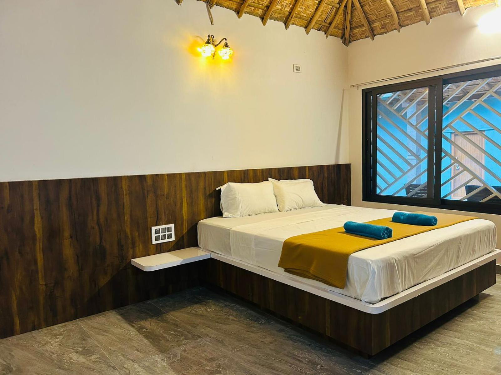 Hampi Village Resort & Tutti Cafe Exterior foto