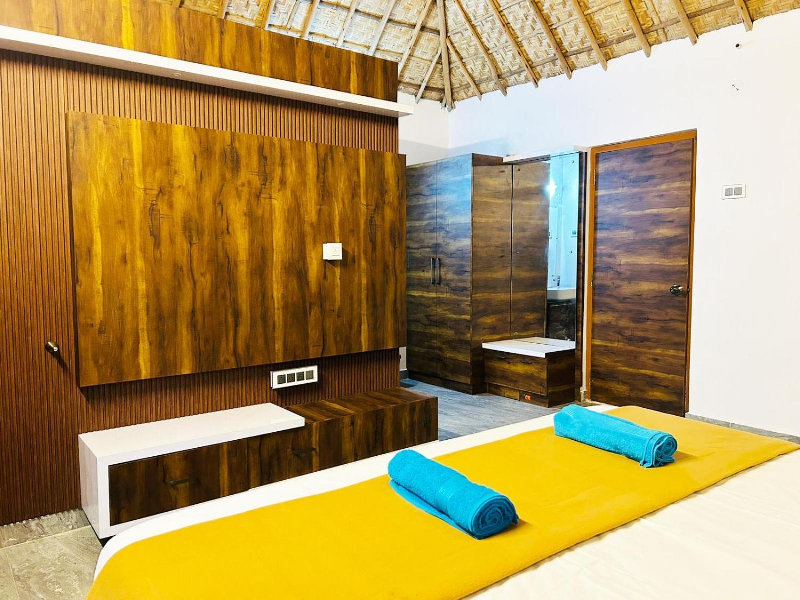 Hampi Village Resort & Tutti Cafe Exterior foto