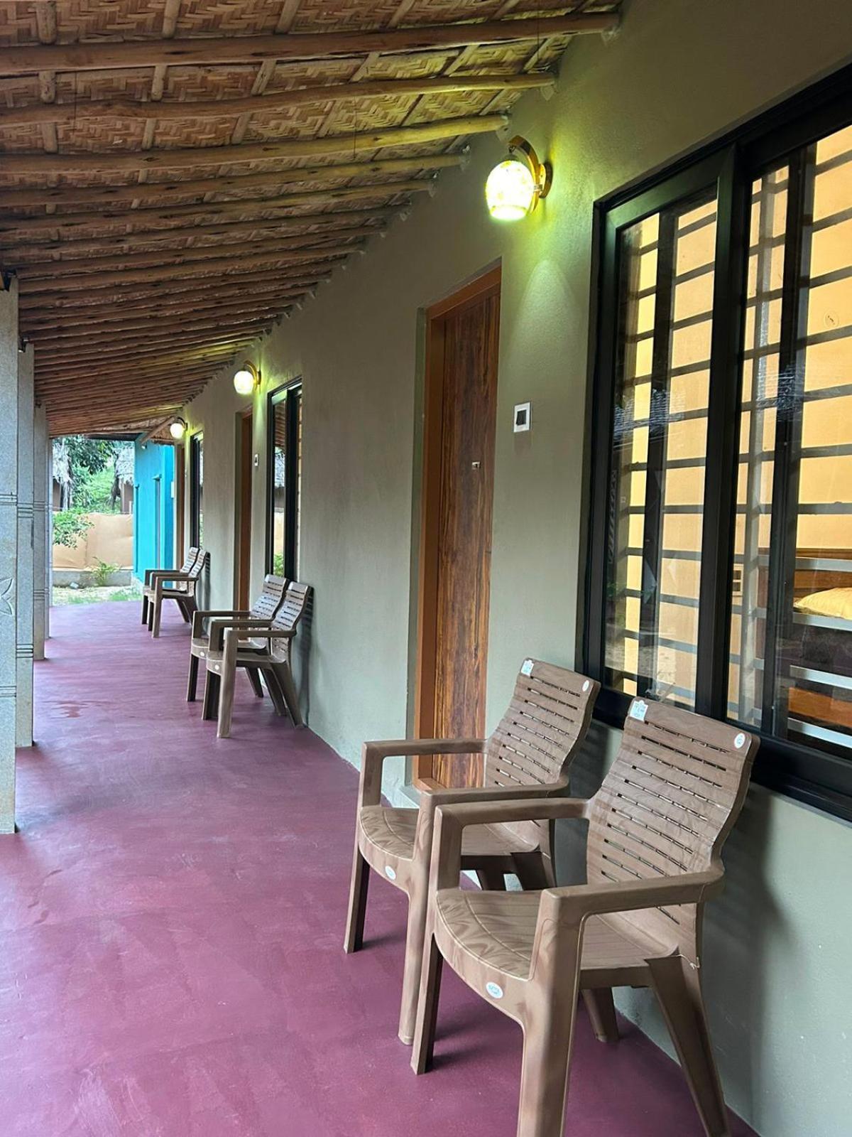 Hampi Village Resort & Tutti Cafe Exterior foto