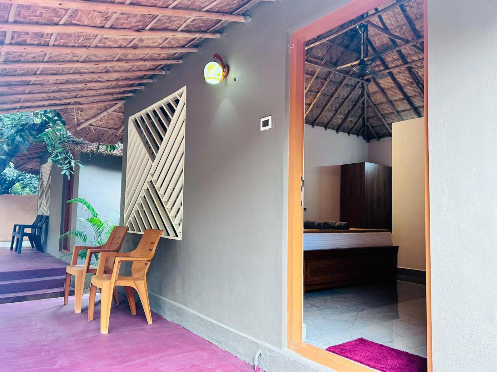 Hampi Village Resort & Tutti Cafe Exterior foto